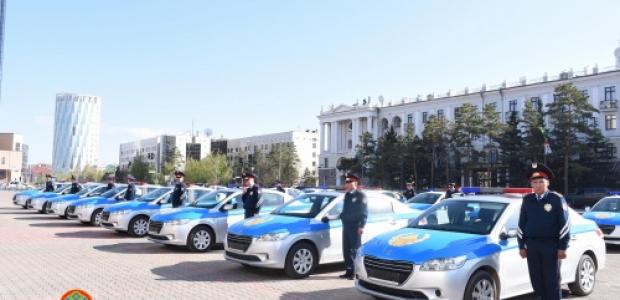 автопарк ман. париж. полуприцеп тонар штора 4 осный. парк автомобилей. парк автомобилей.