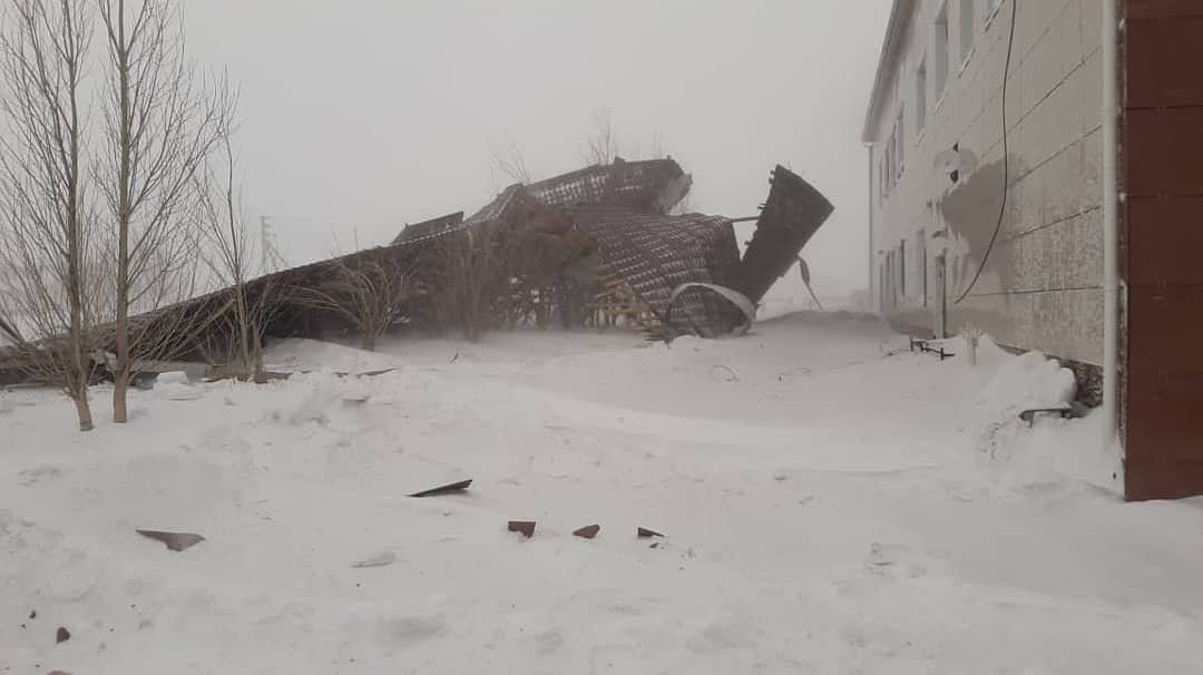 В Акмолинской области ветром сорвало крышу Дома культуры